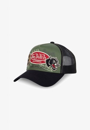 Casquette de trucker verte avec visière noire, ornée d'une étiquette de logo rouge, de graphismes animaliers et d'un dos en maille. Bride ajustable à l'arrière.