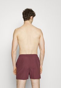 Calvin Klein Swimwear Calções de banho - dark raisin