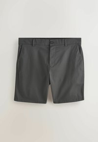 Shorts décontractés pour hommes de couleur gris foncé avec passants de ceinture, bouton frontal, fermeture éclair et poches latérales, présentés sur un fond clair.