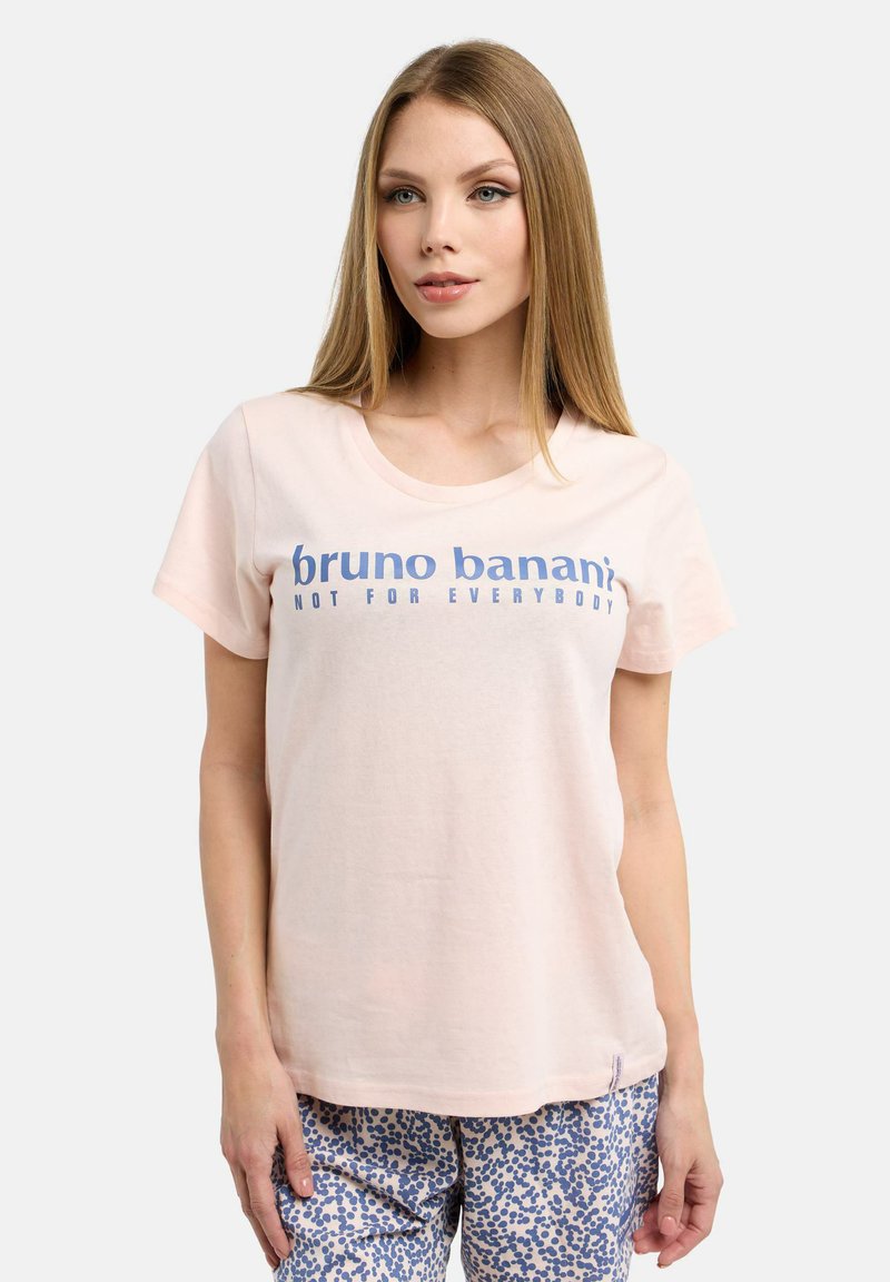 Ljusrosa bomull t-shirt med rund hals, med blå text som säger "bruno banani NOT FOR EVERYBODY." Avslappnad passform, enkel design.