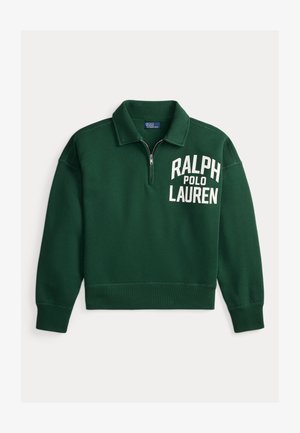 Tumši zaļš sporta krekls ar ceturtdaļas rāvējslēdzēja apkakli. Priekšpusē ir izteiksmīgs balts teksts "RALPH POLO LAUREN". Mīksta audums.