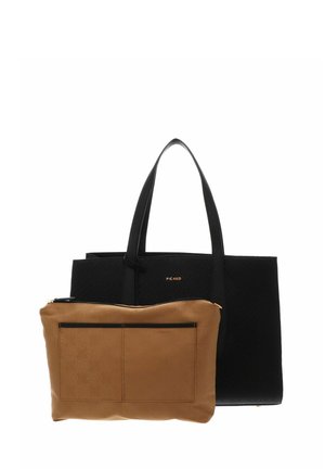 Sac cabas texturé noir avec deux poignées et petite pochette zippée marron avec poches avant placée devant.