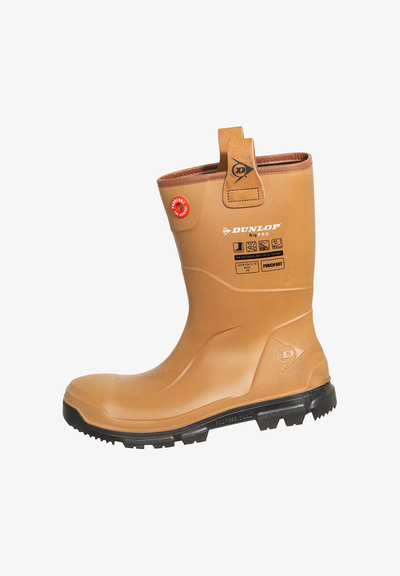 Dunlop Rig Pro waterproof boot in tan with textured rubber exterior, reinforced toe, and black rubber sole featuring deep traction grooves.