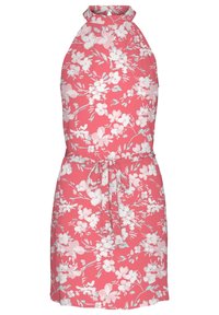 Vestido sin mangas de color rosa coral con estampado floral blanco, escote halter y cinturón en la cintura.
