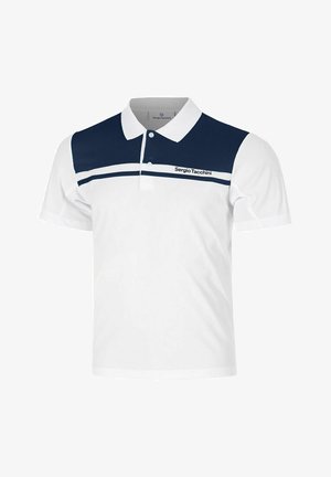 Wit poloshirt met een donkerblauw paneel en strepen over de borst, met het "Sergio Tacchini"-logo aan de rechterkant.