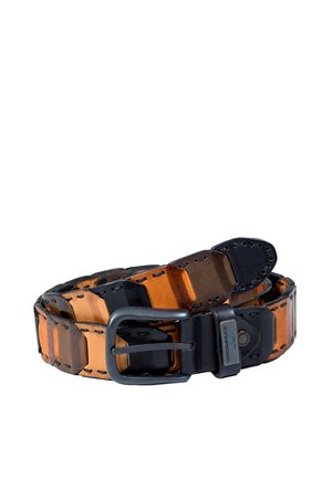Leather belt featuring interlocking segments in brown and black shades, with a matte black metal buckle and visible stitching accents.