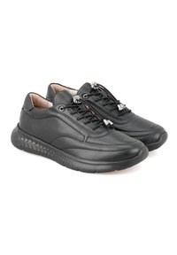 Schwarze Ledersneaker mit glatter Textur, abgerundetem Zehenbereich und gepolsterter Sohle mit gemustertem Profil. Enthält silberfarbene Akzente und Schnürsenkel.