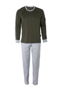 Maglietta a maniche lunghe verde oliva con dettagli grigi e polsini a coste abbinata a pantaloni grigi chiari. Tessuto morbido, vestibilità comoda e design semplice.