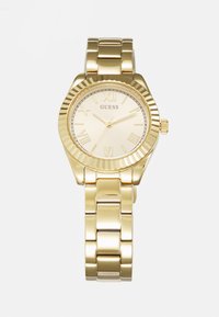 Goldene Analoguhr mit rundem Zifferblatt, Metallarmband und römischen Ziffern als Stundenmarkierungen. Verfügt über eine geriffelte Lünette und eine glänzende, glatte Oberfläche.