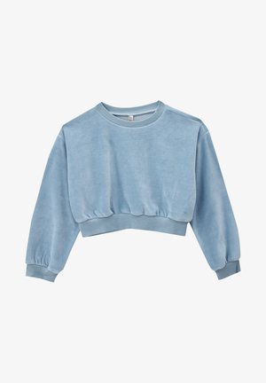 Lyseblå kort sweatshirt med lange ærmer, ribkantede ærmer og ribkrave på hvid baggrund.