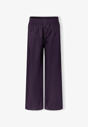 Pantalones de pierna amplia morados con una cinturilla elástica. Hechos de material ligero, con una textura suave y resistente al agua, sin patrones visibles.