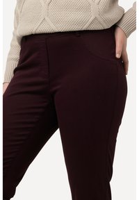 Ulla Popken ELASTIC WAIST STRETCH - Tygbyxor - dark red