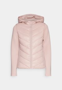 Ljusrosa jacka med dragkedja framtill och huva. Har en chevron-quiltad design på den övre delen och släta, elastiska ärmar.