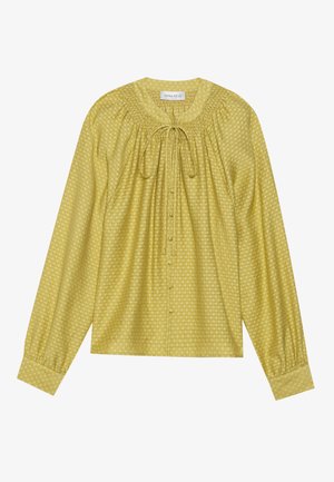 Blusa de manga longa em amarelo claro com padrão de quadrados texturizados, decote plissado, fecho por laço e detalhes em botão ao longo da frente.