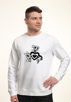 Biała bluza z czarnym grafiką trzech postaci z kreskówek oraz sercem na środku. Gładki materiał, okrągły dekolt, długie rękawy.