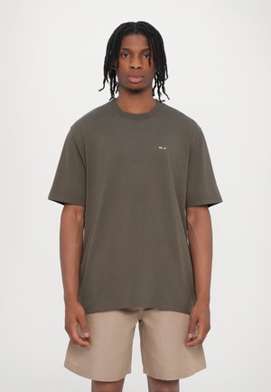 NN.07 TEE - Basic T-shirt - capers