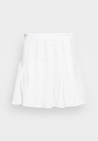 Saia mini plissada branca com uma textura suave, apresentando uma cintura larga e pregas estruturadas para um volume adicional.