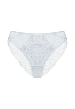 Koronkowa bielizna w jasnym niebieskim kolorze, zdobiona wzorami kwiatowymi, z gładkim przodem oraz delikatnymi falbankami po bokach i z tyłu.