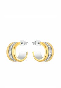 Los pendientes de aro de oro y plata presentan tres bandas: una banda interior de plata pulida, una banda exterior de oro y una fila de piedras de strass en el centro.