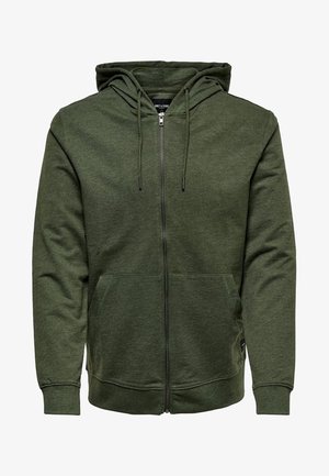 Felpa verde con zip in morbido tessuto, dotata di cappuccio con coulisse, tasche frontali e polsini a costine. Design semplice senza motivi evidenti.