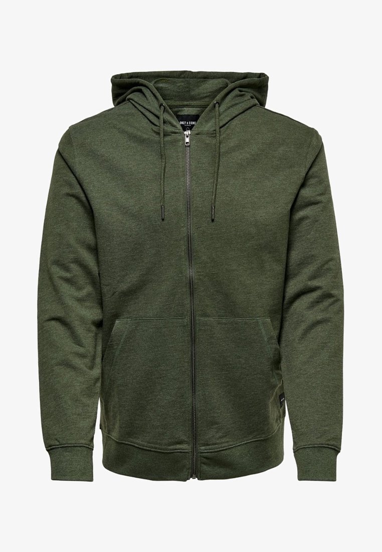 Sweat à capuche zippé vert en tissu doux, avec capuche à cordon, poches avant et poignets côtelés. Design simple sans motifs apparents.