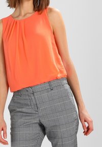 More & More Blouse - coral