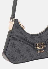 Borsa a spalla con motivo nero e grigio, realizzata in tessuto testurizzato, dotata di accessori in oro e chiusura con zip. Presenta un'accennatura del logo sul davanti.