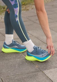 ENDORPHIN PRO 4 - Chaussures de running sur route - mirage/citron