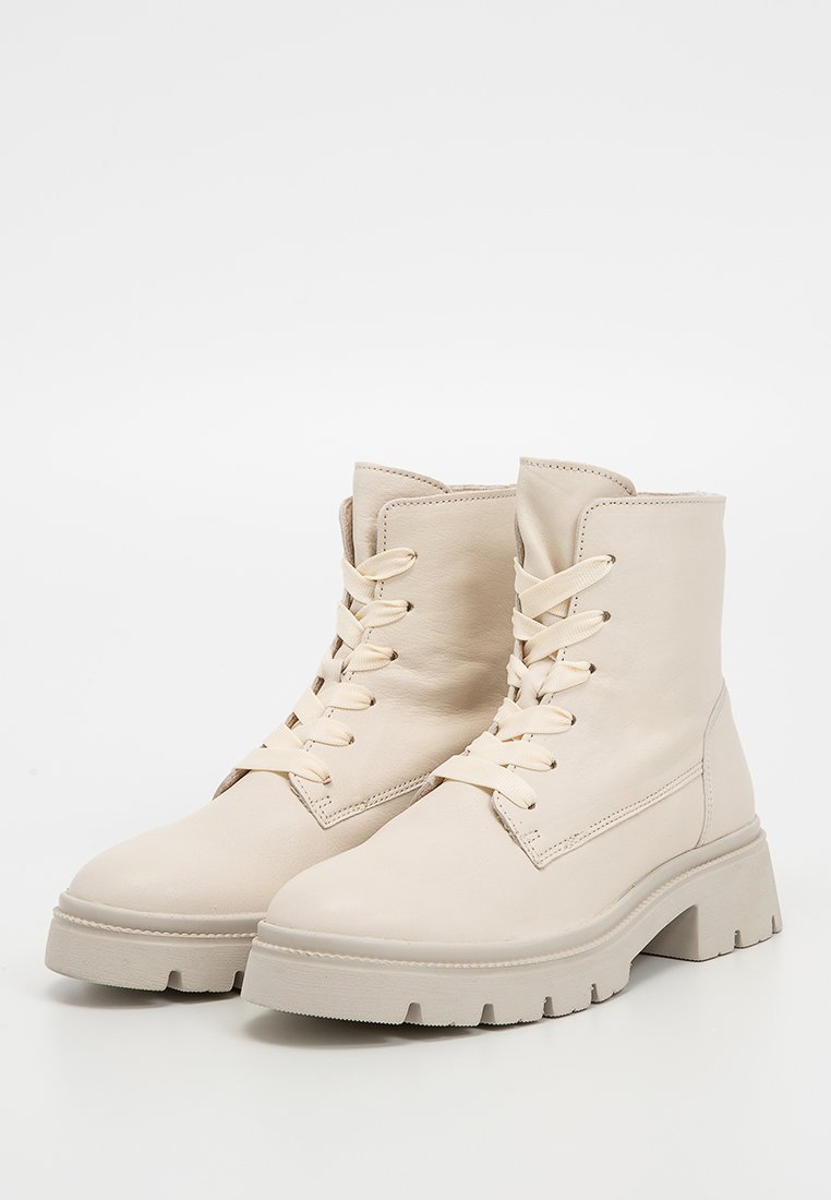 Beige Lederstiefeletten mit runder Spitze, Schnürung vorne und strukturiertem Gummisohle. Das klobige Absatzdesign sorgt für Stabilität.