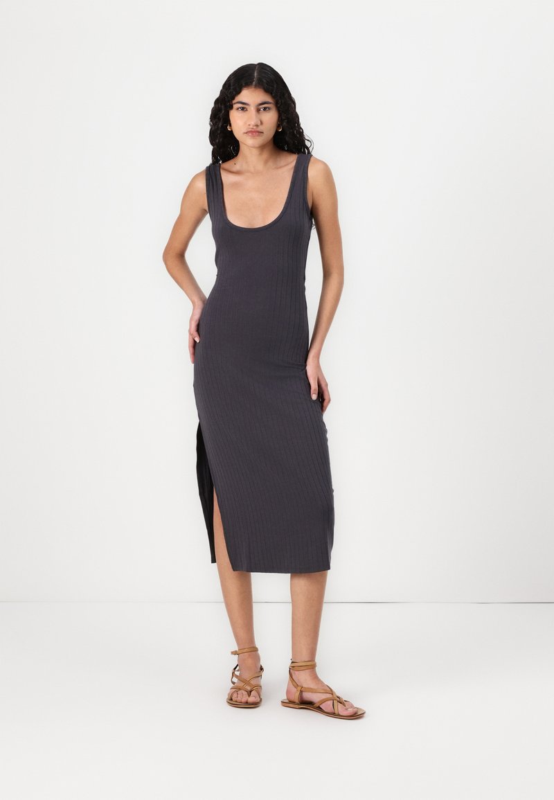 black criss cross bodycon dress Women Solid Black Square Neck Sleeveless Criss-Cross Back Straight Hem  Bodycon Maxi Dress main image 0