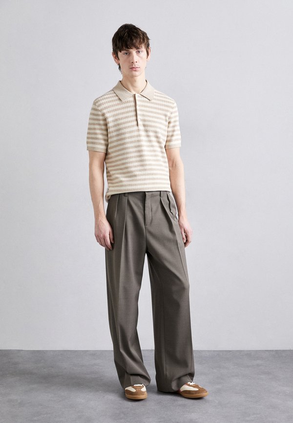 ERROS  - Polo shirt - practical beige3