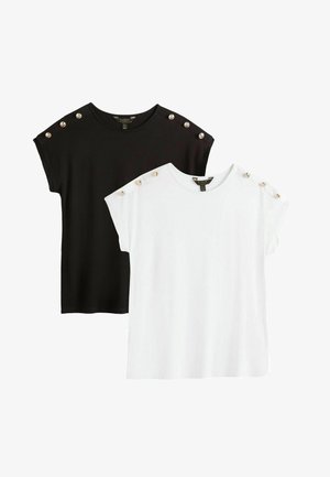 Črno-bele majice s kratkimi rukavi ter dekorativnimi gumbi na ramenih. Narejene iz mehke tkanine, z preprostim dizajnom.