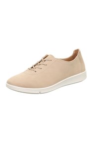 Beige Wildleder Schnürsneaker mit niedrigem weißen Profilsohle, runder Spitze und minimalen Nahttdetails.