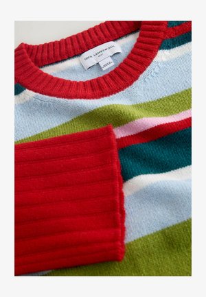 Lammwollpullover mit Rundhalsausschnitt, mit mehrfarbigen Streifen in Rot, Grün, Blau und Pink. Gerippte rote Bündchen verleihen Struktur.