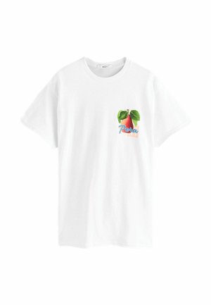 T-shirt en coton blanc avec un graphique d'une poire avec des feuilles vertes et le mot "Pera" en bleu sur le côté gauche de la poitrine. Manches courtes.