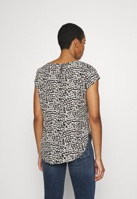 ONLY ONLVIC AOP  - T-shirt estampada - black/eggnog