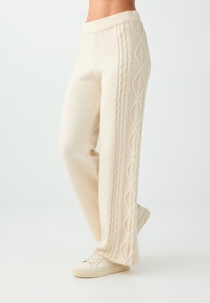 Jimmy Key, CABLE KNIT DETAILED WIDE LEG KNITTED TROUSERS - Pantalon classique - white