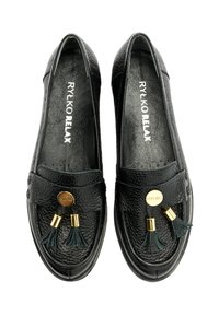 Czarne skórzane loafersy z teksturowym wykończeniem, z pozłacanym okuciem i chabrowymi frędzlami. Model wsuwany z wyściełanym wnętrzem dla większego komfortu.