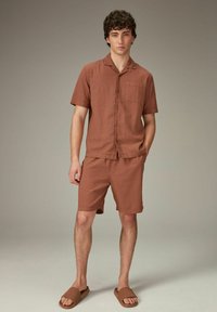Next SHORT SLEEVE REGULAR FIT - Skjorter - rust brown