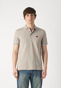 HUGO DERESINO - Pólóing - light/pastel grey