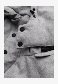 Ausgewählt, light grey