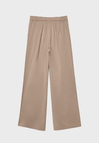 Pantalon beige à jambes larges avec rayures verticales, doté d'une taille élastique et d'une texture lisse pour le confort et la facilité de port.