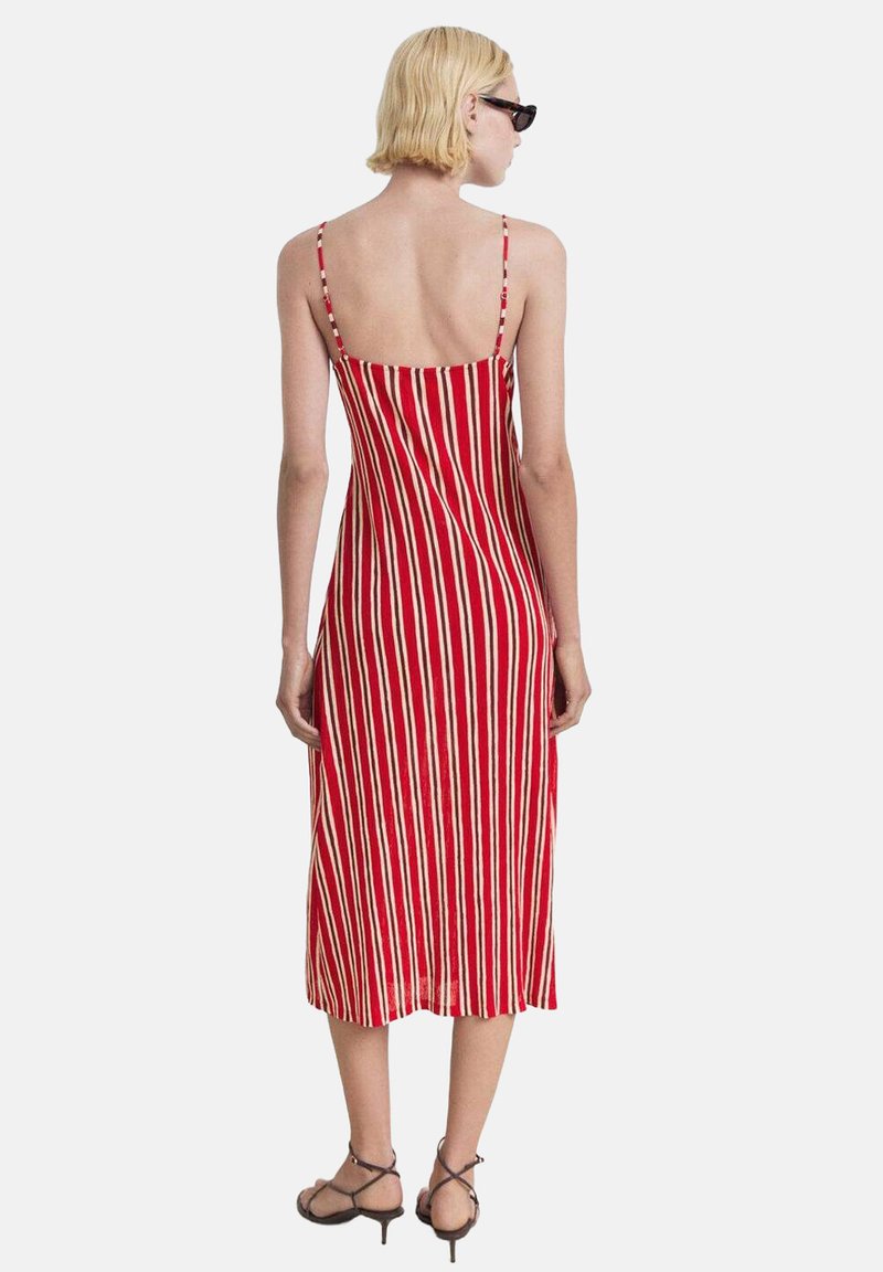 Robe bretelles à fleurs - Femme | MANGO France métropolitaine