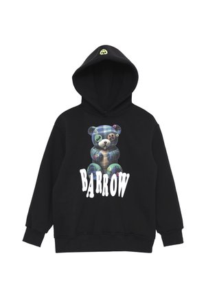 Felpa nera con cappuccio caratterizzata da un grafico centrale di un orsetto con motivo a quadretti e bottoni. "BARROW" stampato in grande testo bianco sotto.