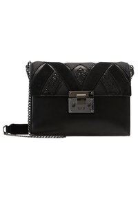 Czarna torebka z fakturowanego materiału z zamszowymi i cekinowymi detalami. Pasek z łańcuszka i metaliczne zapięcie z logo. Geometryczny wzór.