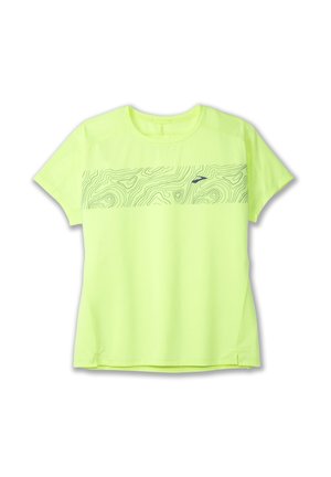 T-shirt de sport léger à manches courtes, de couleur jaune fluo, avec un motif topographique sur la poitrine et un petit logo bleu. Texture lisse.