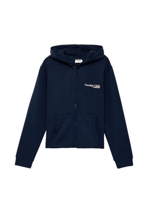Hoodie zippé bleu marine avec poches avant et texte "Sunday Club" imprimé en blanc sur le côté gauche de la poitrine.