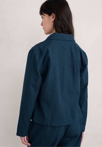 Seasalt Cornwall Lehká bunda - navy forest garden night