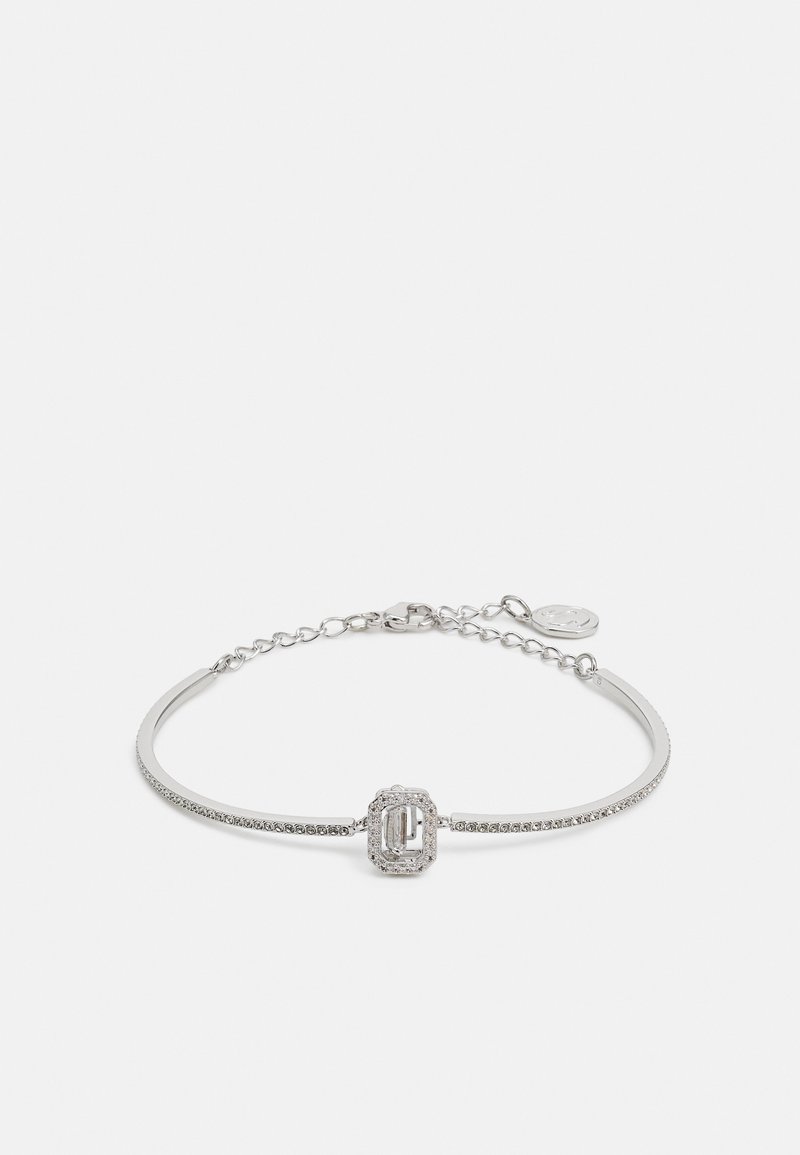 Srebrna zapestnica z teksturirano naramnico, okrašena s sodobnimi detajli in pravokotnim središčem, okrašena s prozornimi kamni. Z nastavljivo zapiranjem na verižici.