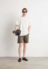 Calvin Klein Jeans COLORBLOCK TEE - Camiseta estampada - ivory